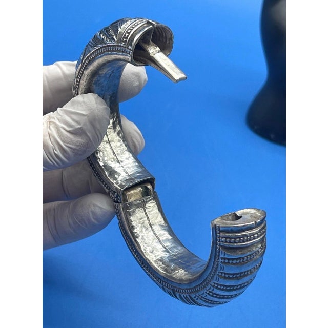 Metal Antique Indian Rajasthan Sterling Silver Hinged Bangle Bracelet For Sale - Image 7 of 12