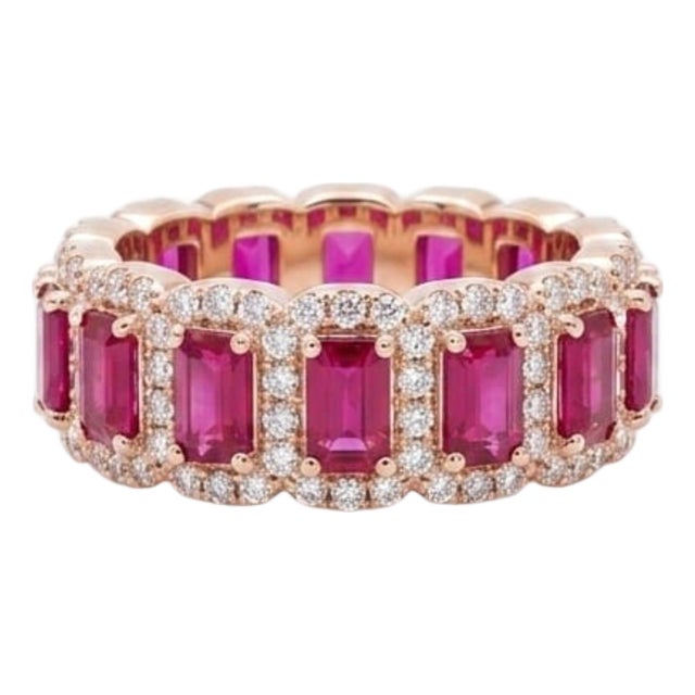 Natural 18k Gold Ruby Halo Ring With 0.47ct Diamonds For Sale