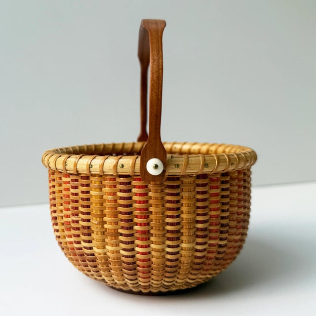 American Vintage Signed Nantucket Lightship Basket – Handcrafted With Bone Handle & Geometric Pattern For Sale - Image 3 of 7