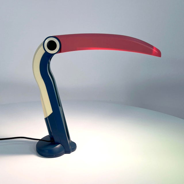 Plastic Blue & Pink Toucan Lamp by H.T. Huang for Huanglite, 1980s For Sale - Image 7 of 7
