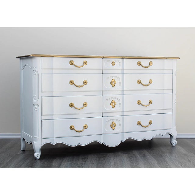 Vintage solid built John Widdicomb dresser of eight drawers This is a solid built dresser with dovetail joint and gold...