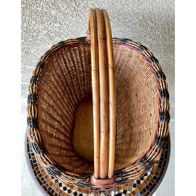 Late 20th-Century Stylish Rattan & Willow Pedestal Base Basket For Sale - Image 9 of 12