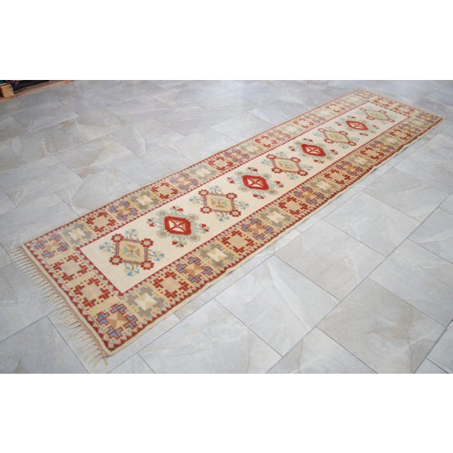 1990s Hand-Knotted Runner Rug Traditional Turkish Rug - 2′9″ × 10′2″ For Sale - Image 16 of 17