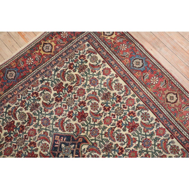 Early 20th Century Ivory Field Persian Bidjar Rug - 4'7" x 7'7" For Sale In New York - Image 6 of 12