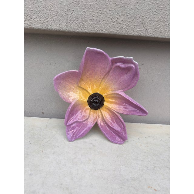 French Majolica Pink Lily Wall Pocket Mont-Chevalier Castel Circa 1900 For Sale - Image 4 of 10