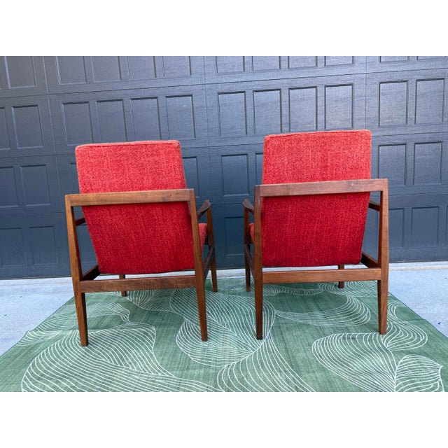 Pair of Vintage Mid-Century Modern Walnut Armchairs Manor of Jens Risom For Sale - Image 4 of 7
