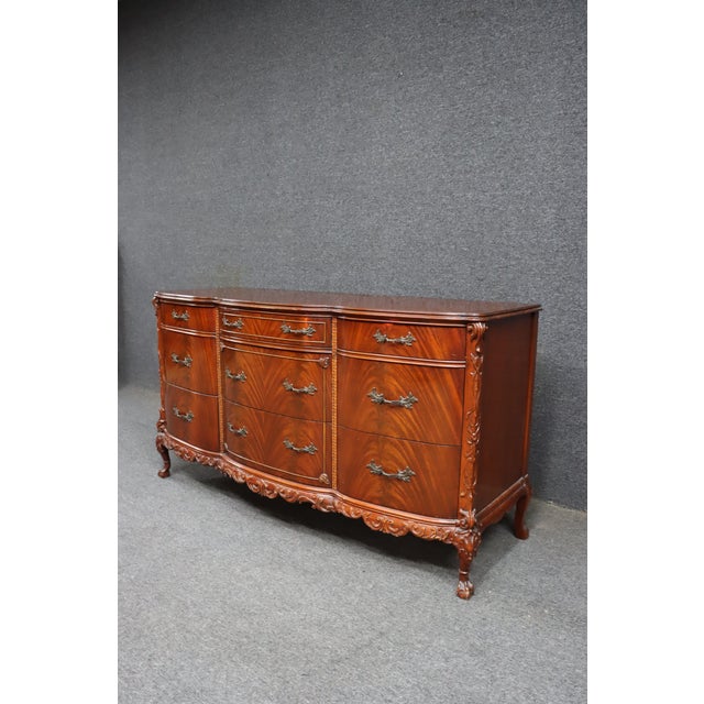 Chippendale Mid 20th Century Mahogany Serpentine Front Dresser With Claw & Ball Feet For Sale - Image 3 of 13