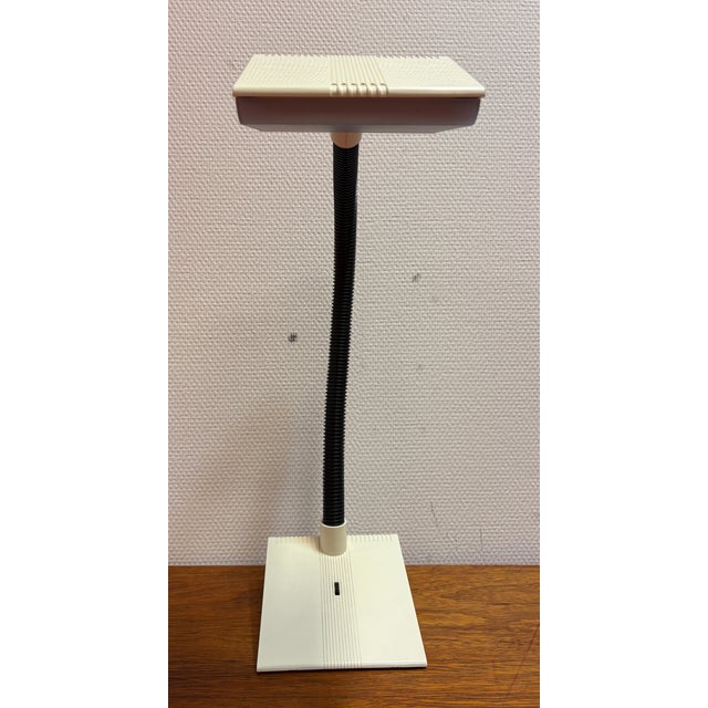 Contemporary White 2D Ibis Table Light by Fulvio Battaglia for Thorn, 1980 For Sale - Image 3 of 14