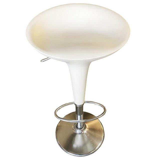 2000 - 2009 Philippe Starck Style White Modernist Stool and Table Set For Sale - Image 5 of 9