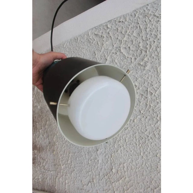 This small minimalist pendant is made of lacquered metal and acrylic glass. Up to 250V (Europe/UK Standard).The wiring of...