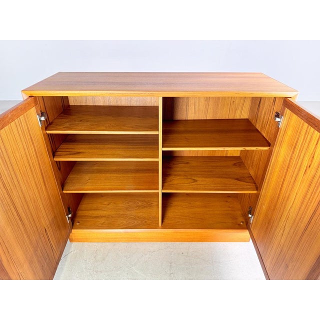 1960s Small Mid-Century Chest of Drawers in Teak by H. W. Klein for Bramin, 1960s For Sale - Image 5 of 9