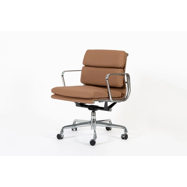 Mid-Century Modern Eames for Herman Miller Aluminum Group Office Chair in Schumacher Vegan Leather For Sale - Image 3 of 13