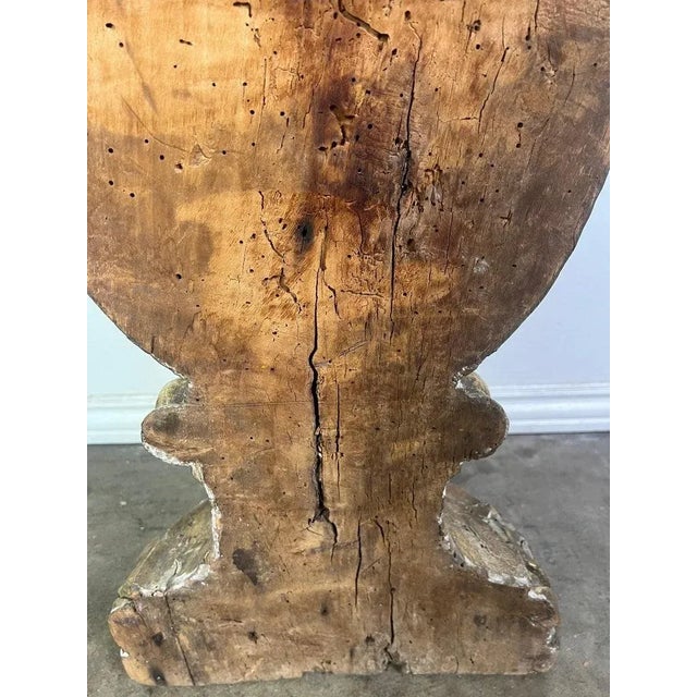 19th Century Italian Neoclassical Giltwood Hand-Carved Urn For Sale - Image 4 of 12