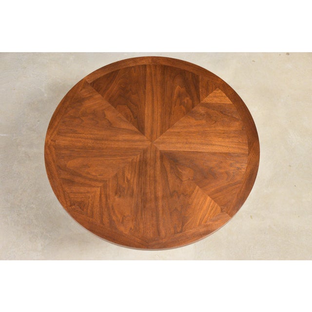1960s Refinished Lane Rhythm Round 28” End Table For Sale In Boston - Image 6 of 8