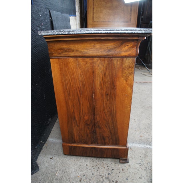 Wood Antique 19th Century French Louis Philippe Walnut Burl Marble Top Commode Chest For Sale - Image 7 of 16