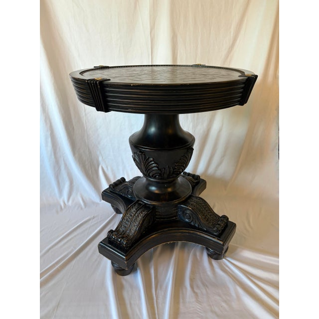Wood Late 20th Century Hollywood Regency Neoclassical Pedestal Accent Table With Gilt Marquetry & Glass Top For Sale - Image 7 of 11