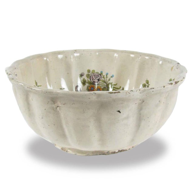 Maioliche Antiche Centrotavola Lodi. Bowl in ancient majolica, cup of circular shape capacious basin, with polylobed wall,...