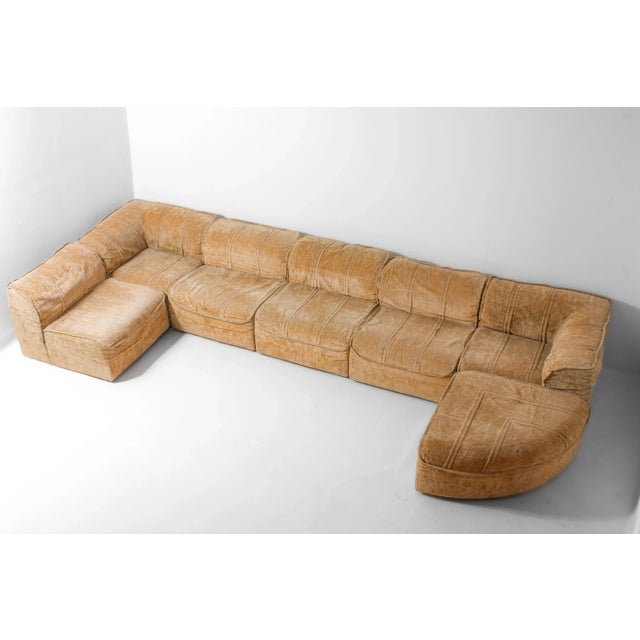 Italian Modular Sofa in Beige Velvet, 1970s, Set of 7 For Sale - Image 11 of 11