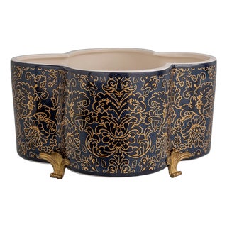 Williamsburg for Port 68 Richmond Damask Indigo Quatrefoil Planter For Sale