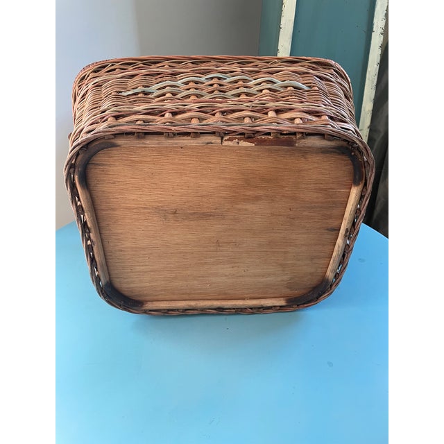 Premium Antique: 1920s Woven Wicker Picnic Trunk – Adirondack Great Camp / Heywood-Wakefield Style For Sale - Image 9 of 11
