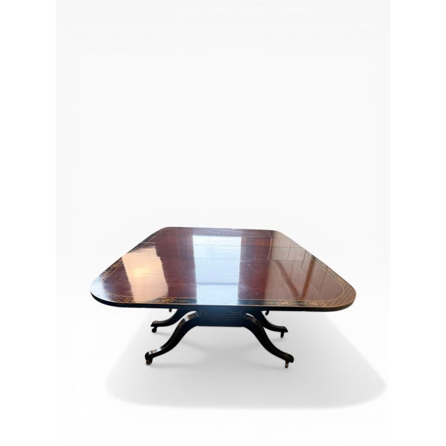 Wood 1960s Federal Style Mahogany Drop-Leaf Dining Table With Banded Inlay & Two Leaves – In the Style of Union National For Sale - Image 7 of 9