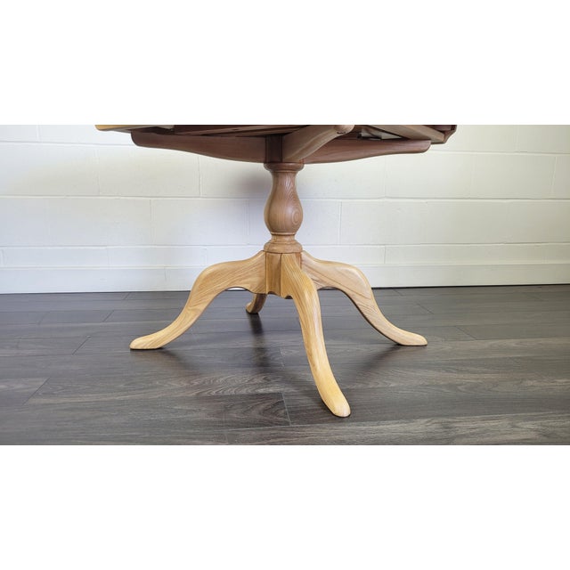 Chester Extendable Pedestal Dining Table from Ercol, 2000s For Sale - Image 17 of 18