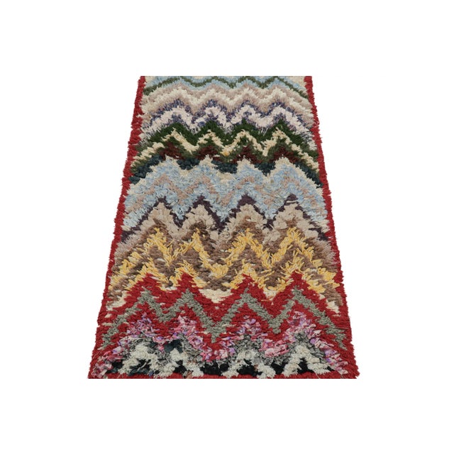 1950s Vintage Moroccan Runner Rag Rug With Multicolor Chevron Patterns - Rug & Kilim For Sale - Image 5 of 7