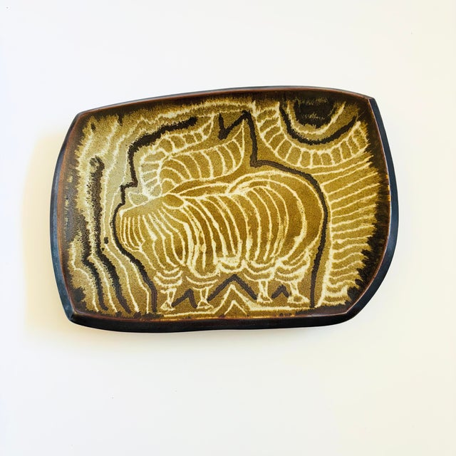 A large art pottery tray by Californian ceramicist Dora De Larios (1933-2018). Made of a thick, slightly curved, slab into...