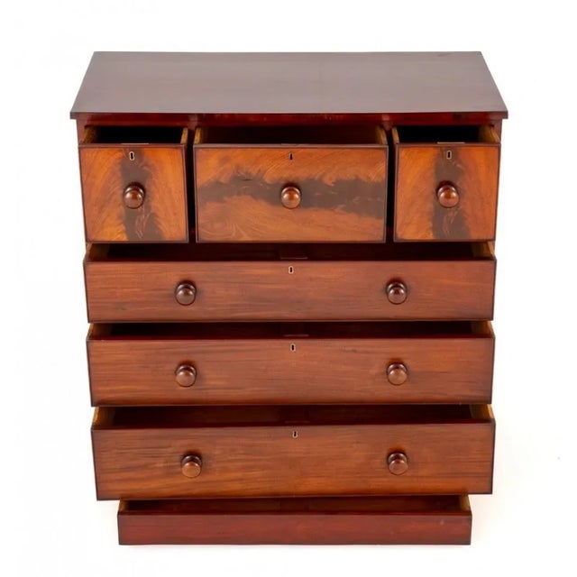 Brown Victorian Chest of Drawers in Mahogany, 1860 For Sale - Image 8 of 9