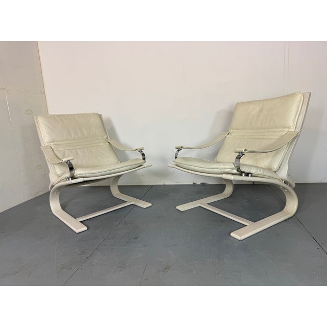 Set of White Space Age Lounge Chairs, 1970s For Sale - Image 4 of 8