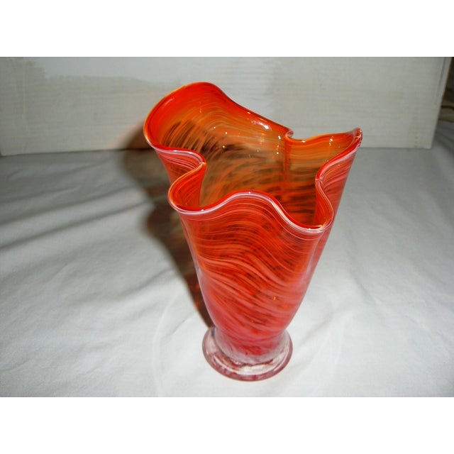 Vintage Fenton Art Glass Handkerchief Vase – Mid Century Modern Ruffled Glass Decor For Sale In Dallas - Image 6 of 7
