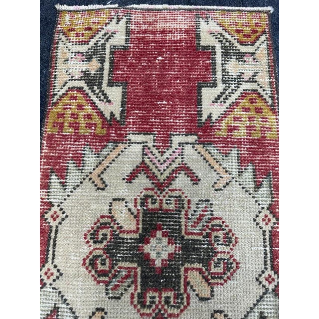 Turkish Yastik Rug 1'5" x 3' For Sale - Image 4 of 5