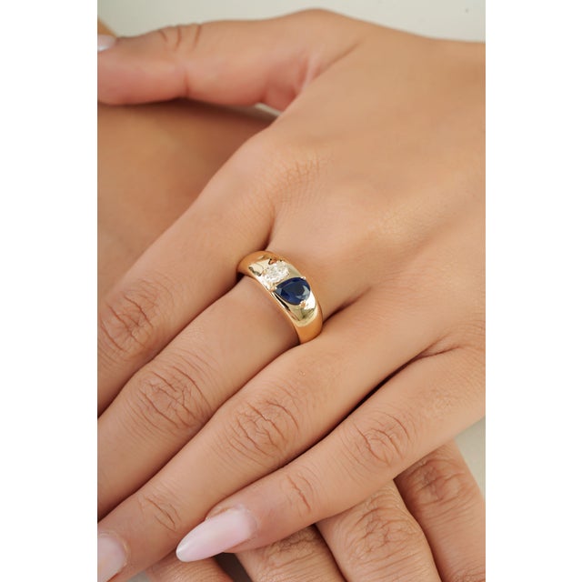 14k Yellow Gold Cigar Band Ring With Blue Sapphire & Diamond Size 7 For Sale - Image 10 of 16