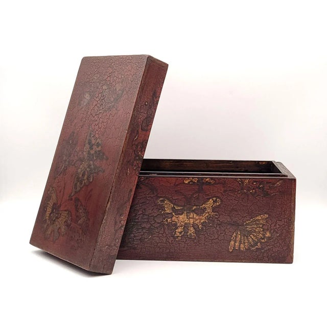 19th Century Chinese Lacquered Box With Gilt Decoration For Sale In San Francisco - Image 6 of 8