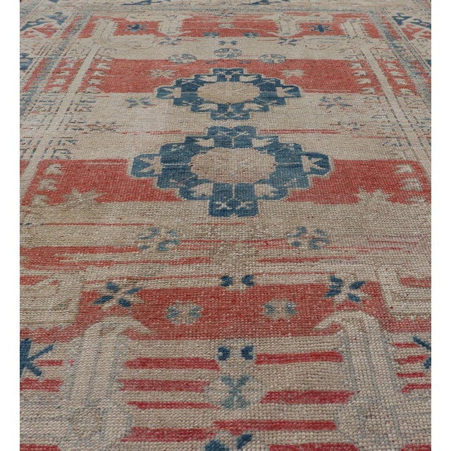 Tribal Medallion Design Vintage Turkish Oushak in Cream, Blue, and Terracotta 4'5 X 6'7 For Sale In Atlanta - Image 6 of 11