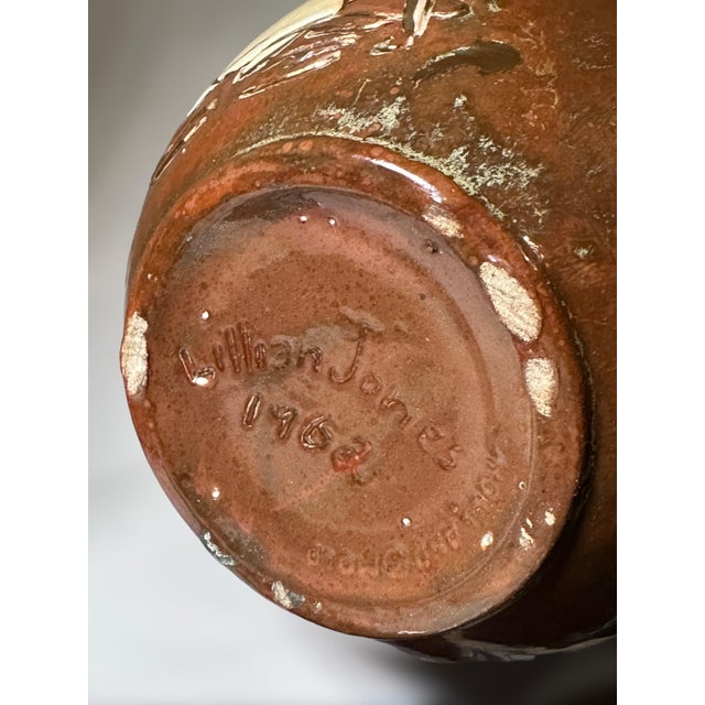 Mid Century Hand Painted ‘Pharaoh’ Vase by Gillian Jones. For Sale - Image 4 of 4