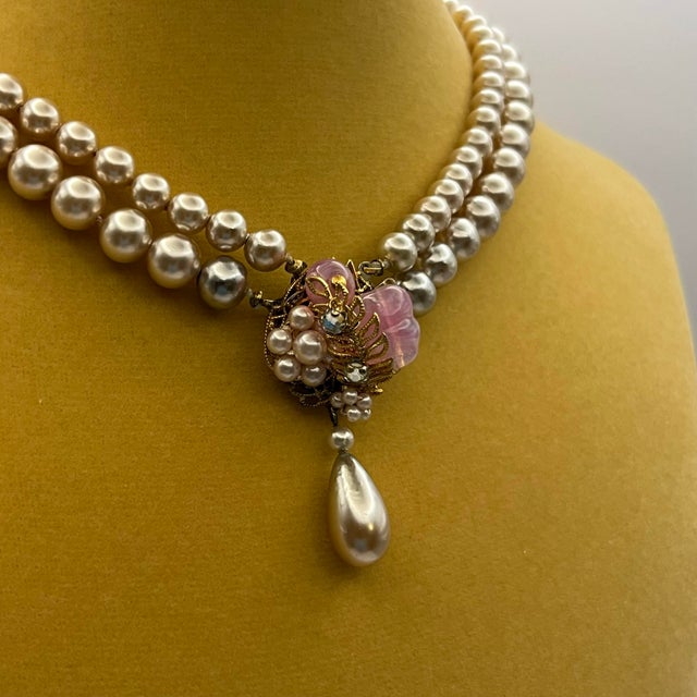French 1940s Miriam Haskell Pink Poured Glass Faux Pearl Double Strand Necklace Early Unsigned For Sale - Image 3 of 12