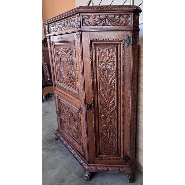 Early 20th Century Spanish Baroque Cabinet Bar in Carved Walnut, 1910s For Sale - Image 5 of 18