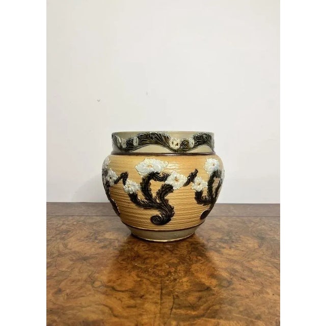 Stunning quality antique Victorian Doulton lambeth jardiniere having a stunning quality antique Doulton lambeth jardiniere...