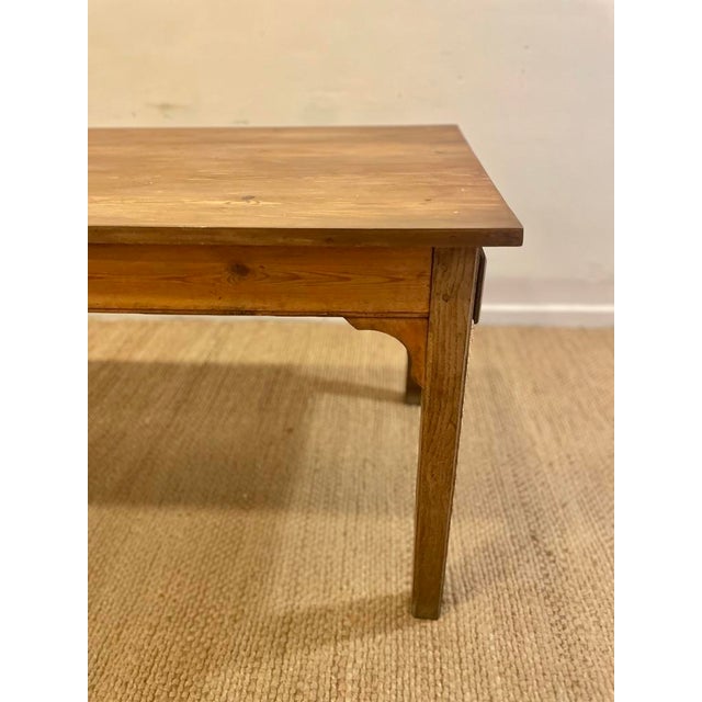 French Dining Table in Oak, in Very Good conditions. Designed 1920 to 1949