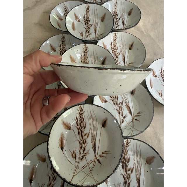 1970s Set of Fourteen (14) Midwinter Wild Oats Stonehenge Bowls, Made in England, Wedgwood Group, Rustic Farmhouse Dinnerware For Sale - Image 10 of 12