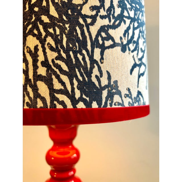 We are selling an original lamp base from the late 60s or early 70s - the so-called Space Age era - with a new lampshade....