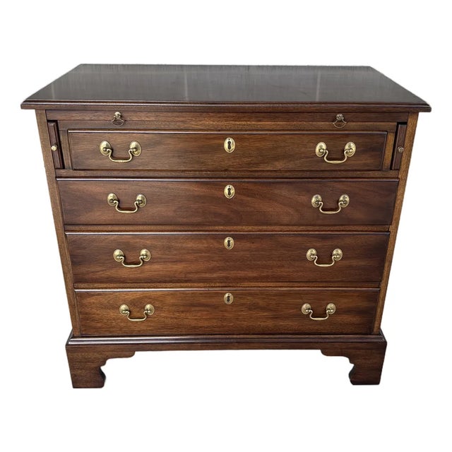 (A) Henkel Harris Mahogany Bracket Foot 4 Drawer Bachelor Chest For Sale