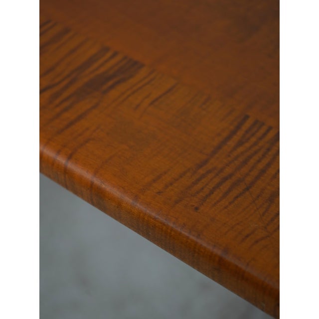 Eldred Wheeler Attributed Benchmade Tiger Maple Dining Tavern Table For Sale - Image 11 of 18