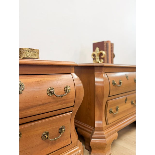 Vintage Century Furniture Provincial Curvy Nightstand Pair Classic Bedroom Table, 2 Pieces For Sale - Image 15 of 17