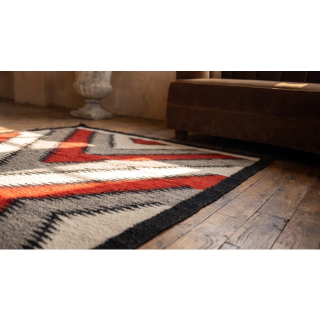 1930s Gray Red Geometric Antique Native American Navajo Rug 2'8" X 5' Flatwoven Wool Carpet For Sale - Image 11 of 11