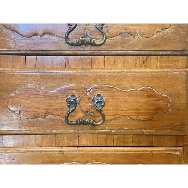 Louis Xv Walnut Chest of Drawers For Sale - Image 5 of 18