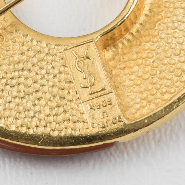 Yves Saint Laurent YSL Gilded and Resin Donut Brooch For Sale In Atlanta - Image 6 of 7