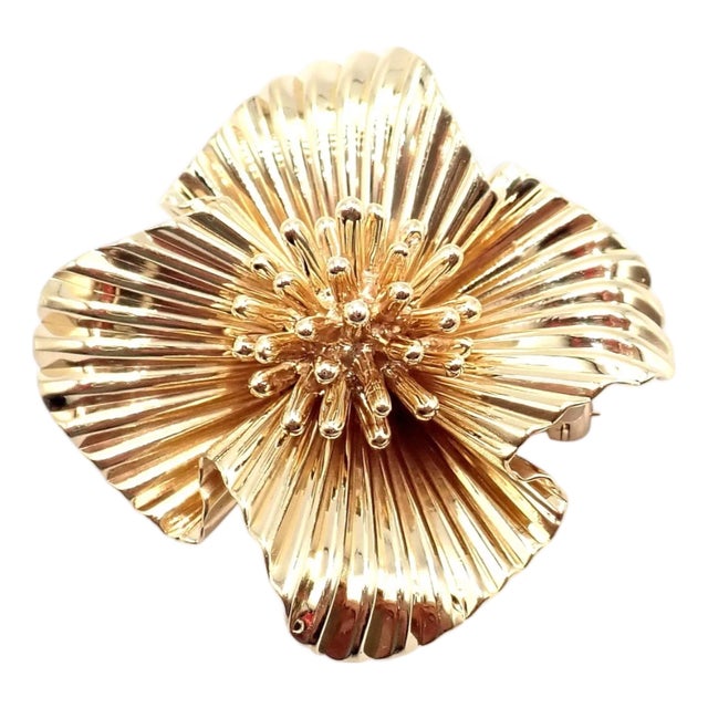 Late 20th Century Vintage Tiffany & Co. Yellow Gold Flower Pin Brooch For Sale