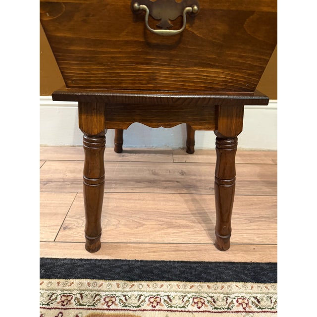 Add authentic 1970s Americana to your home with this 1977 Ethan Allen "Old Tavern" dough box table. Crafted from rich,...
